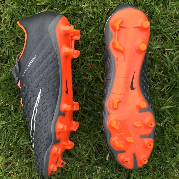 Nike Hyperveniom Phantom Flyknit ACC III Elite FG - Picture 4 of 5